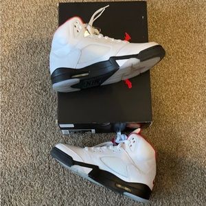 Jordan 5 OG Fire Red. Sz. 10. White/Red